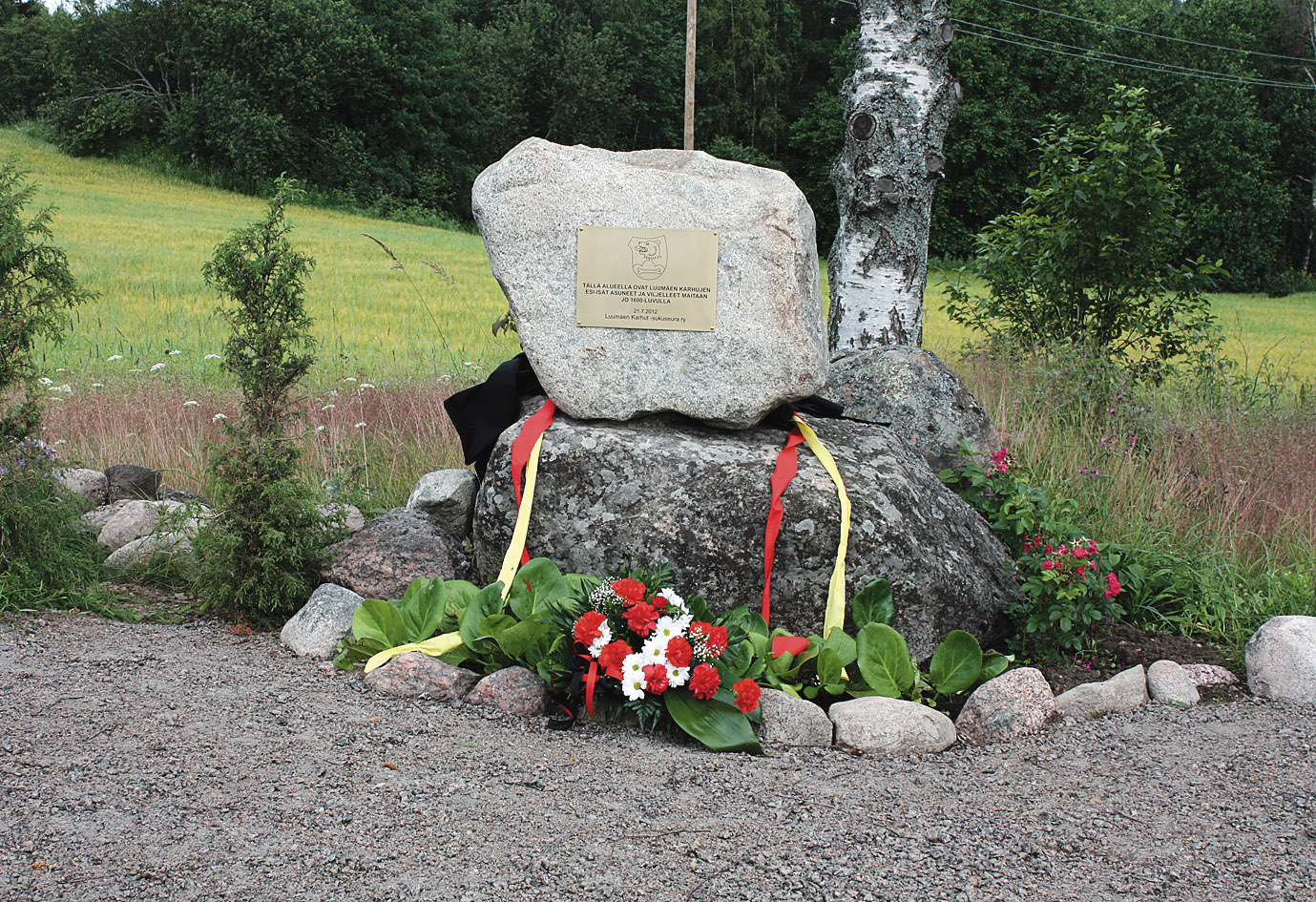 Sukuseuran muistomerkki